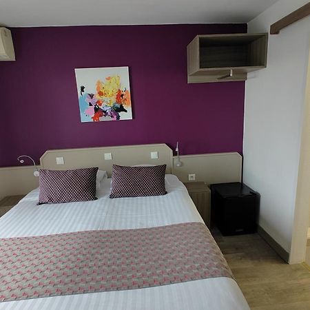 Logis Hotel Les Bleuets Роаян Екстериор снимка