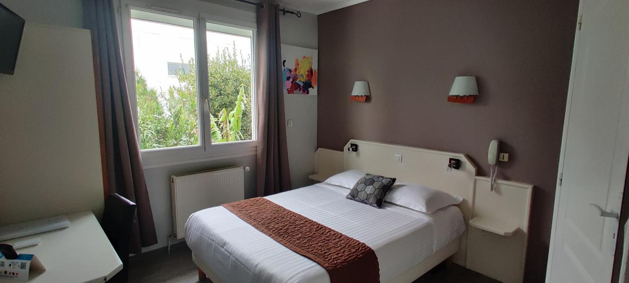 Logis Hotel Les Bleuets Роаян Екстериор снимка