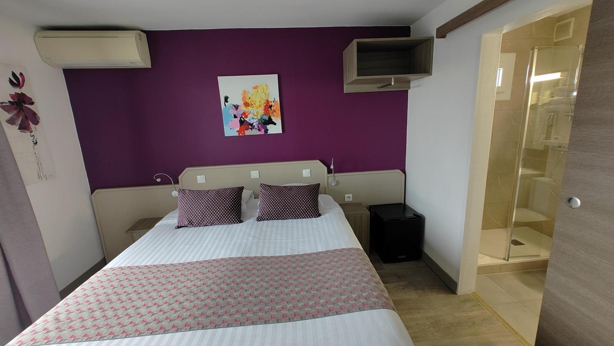 Logis Hotel Les Bleuets Роаян Екстериор снимка