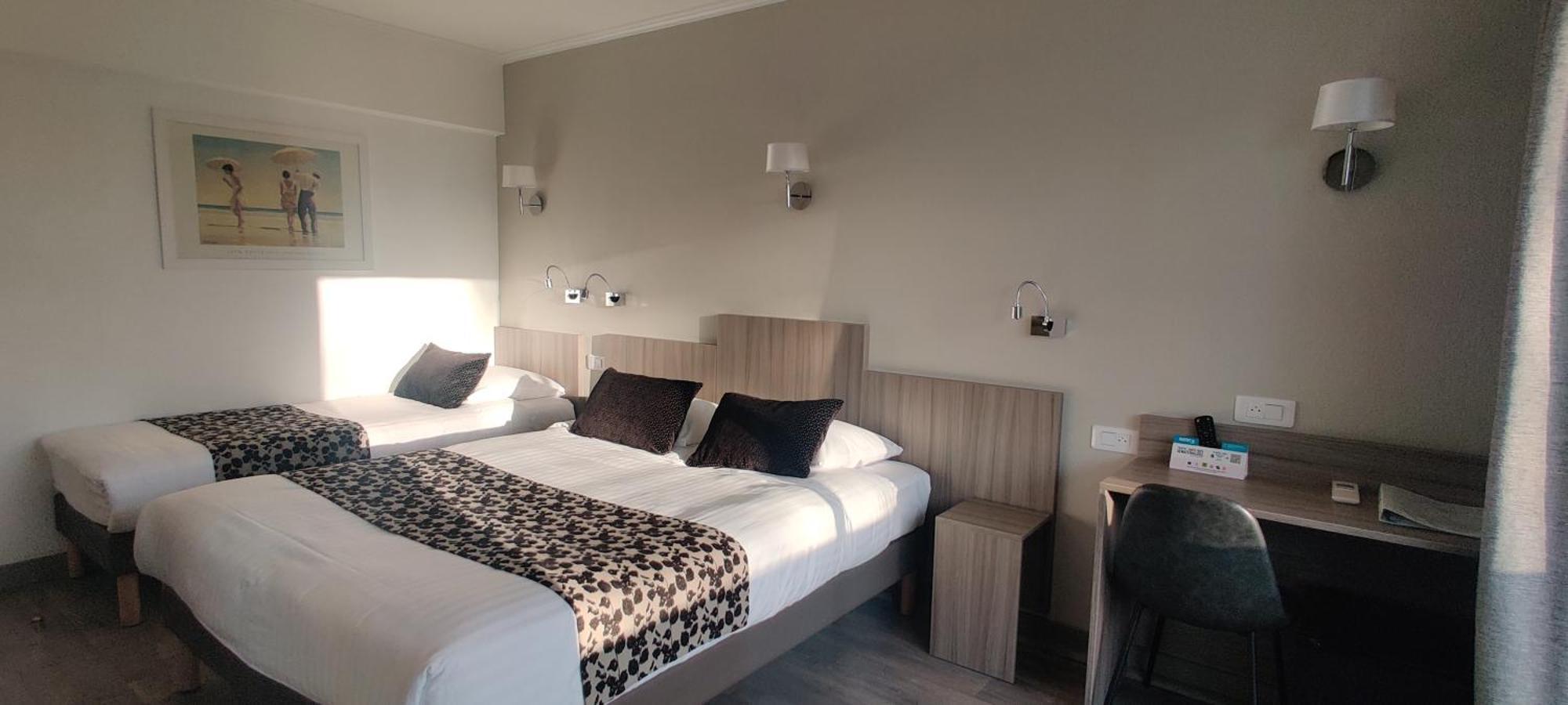 Logis Hotel Les Bleuets Роаян Екстериор снимка